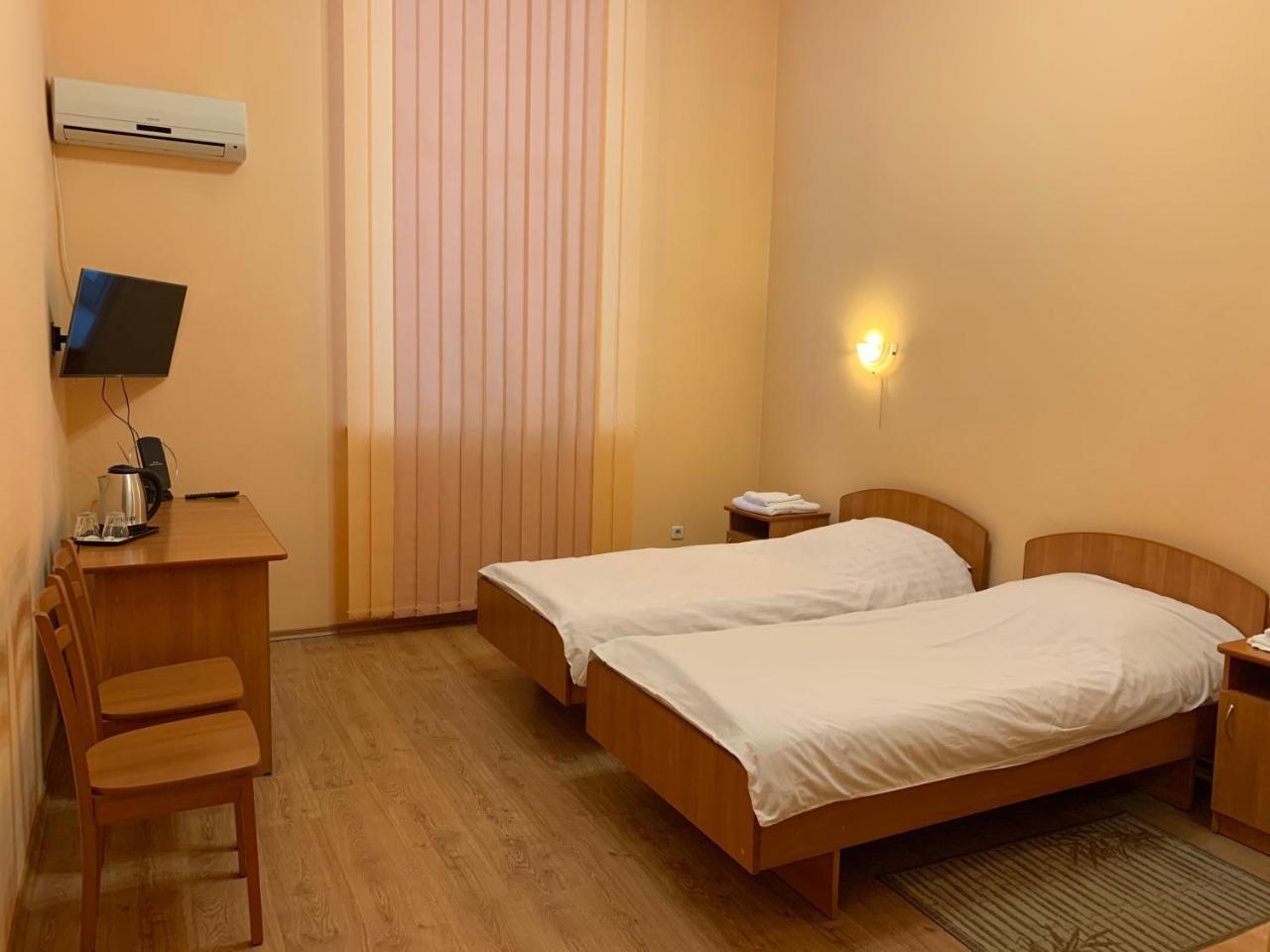On Zhytomyrska Otel